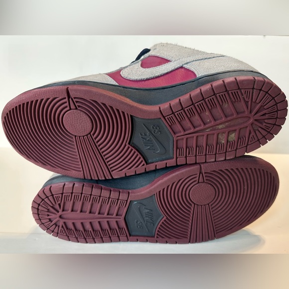 🔥Nike SB Dunk Low Atmosphere Grey True Berry Size 8.5 - Picture 12 of 16